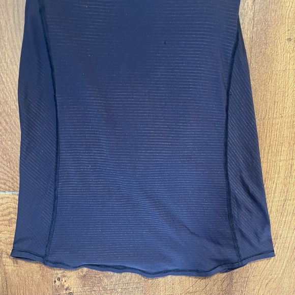 Lululemon Womens activewear tank top built in bra Sz 4 - Picture 3 of 7